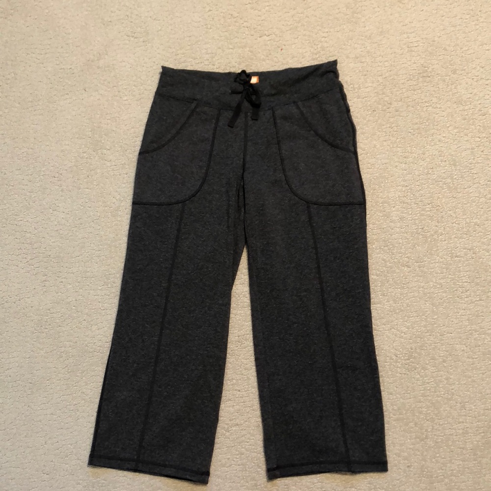 Lucy Cropped Pants. Size Small. Perfect Condition.